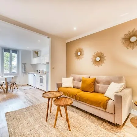 Neuf Centre Et Plage A Proximite Saint-Raphael (Var)